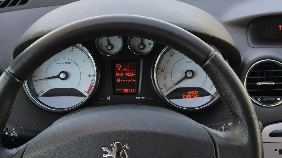 PEUGEOT 308 -