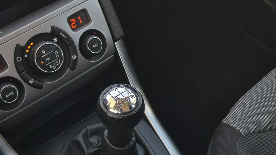 PEUGEOT 308 -