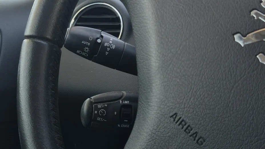 PEUGEOT 308 -