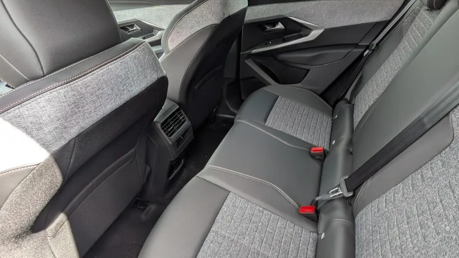 PEUGEOT 3008 -