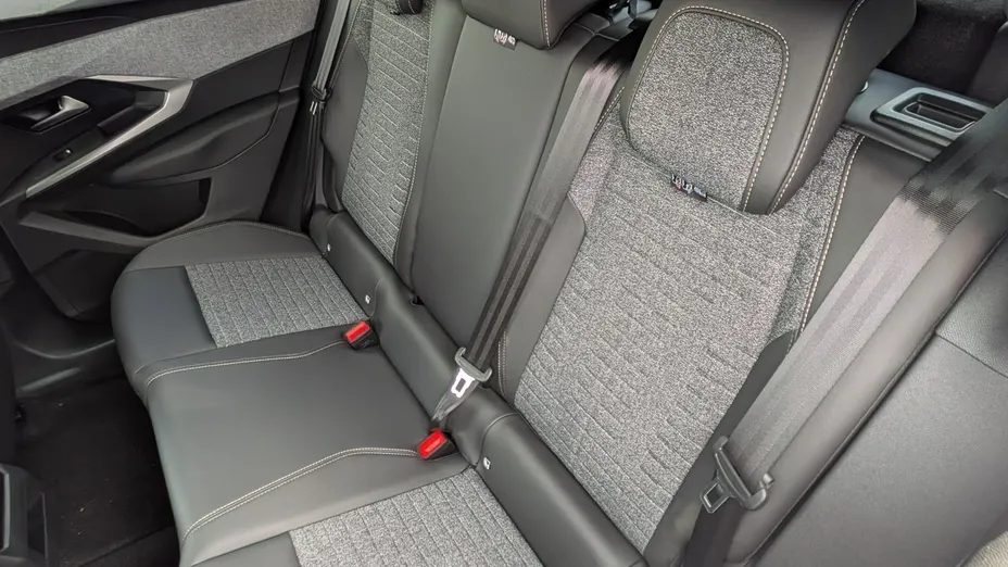 PEUGEOT 3008 -