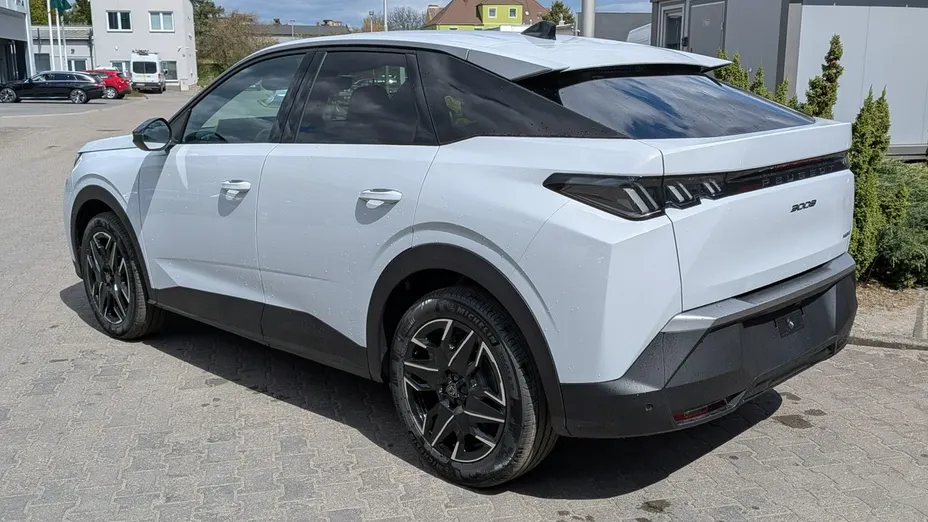 PEUGEOT 3008 -