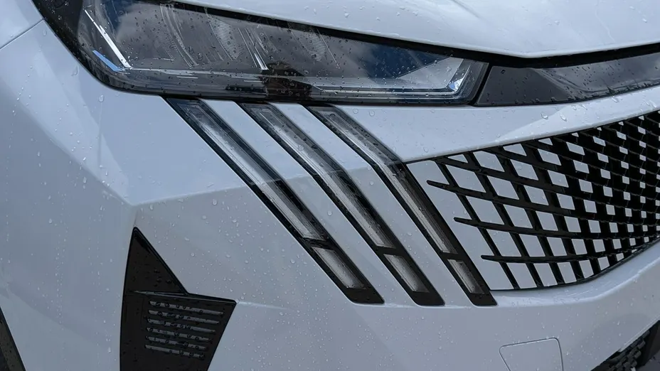 PEUGEOT 3008 -