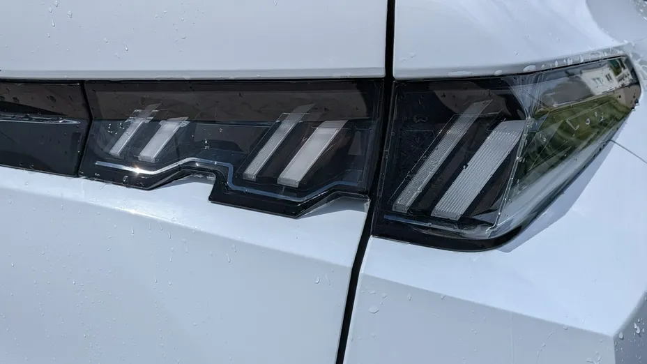 PEUGEOT 3008 -