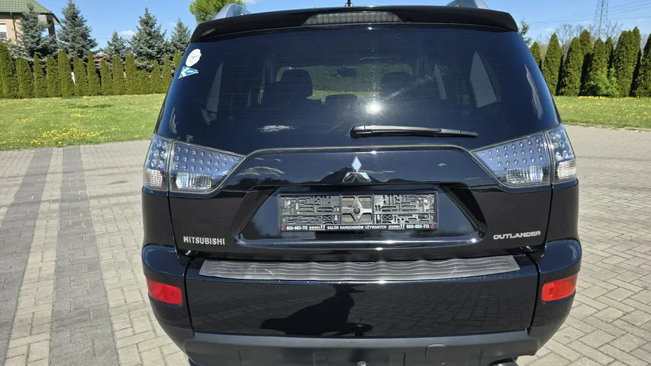 MITSUBISHI Outlander -