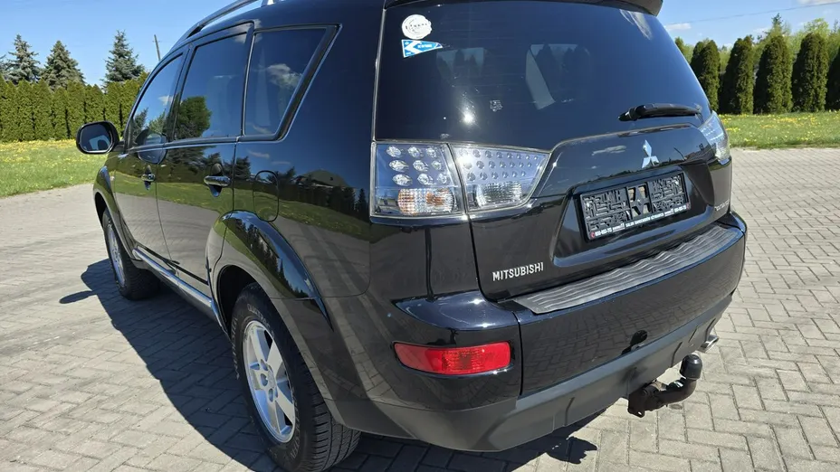 MITSUBISHI Outlander -