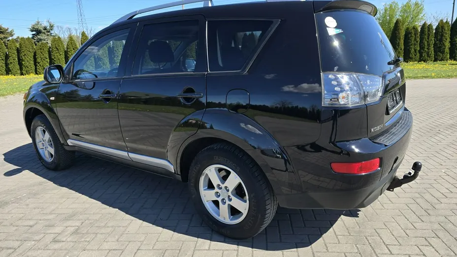 MITSUBISHI Outlander -