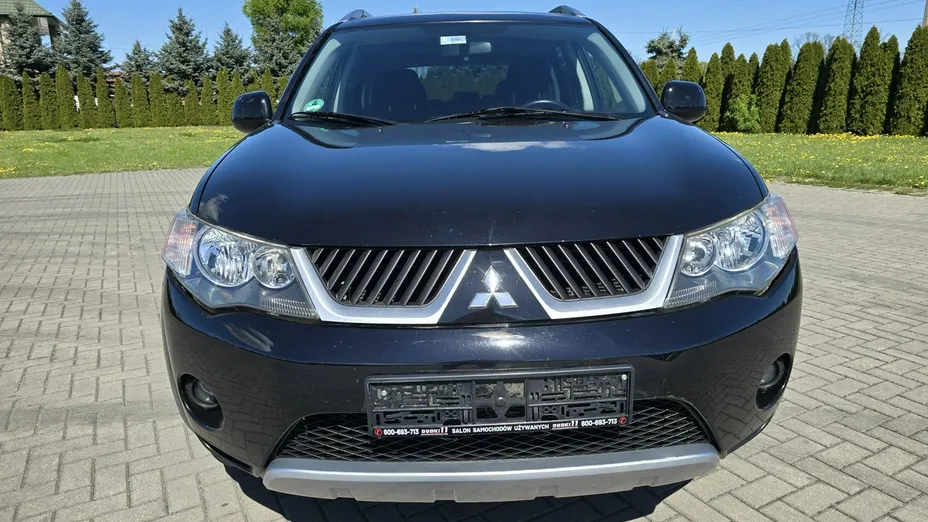 MITSUBISHI Outlander -