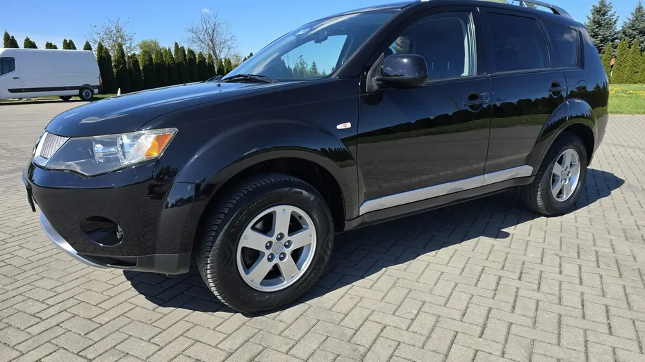 MITSUBISHI Outlander -