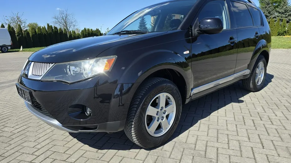 MITSUBISHI Outlander -
