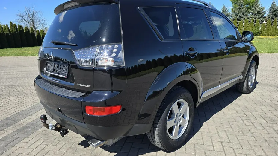 MITSUBISHI Outlander -