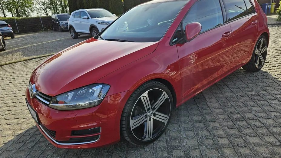 VOLKSWAGEN Golf -