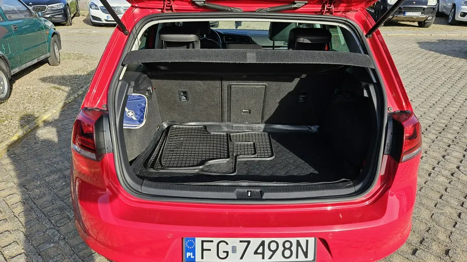 VOLKSWAGEN Golf -