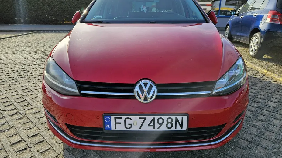 VOLKSWAGEN Golf -