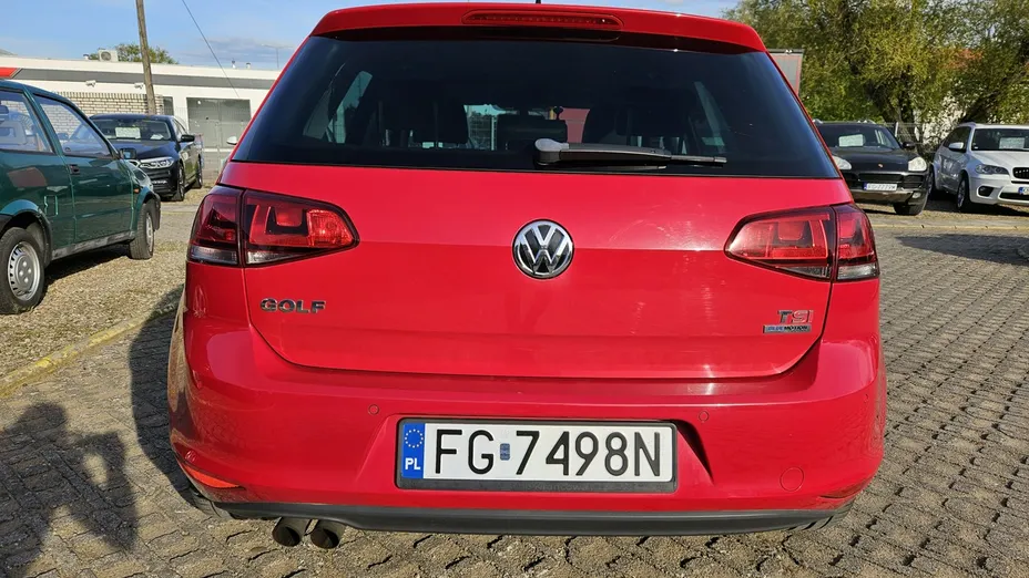 VOLKSWAGEN Golf -