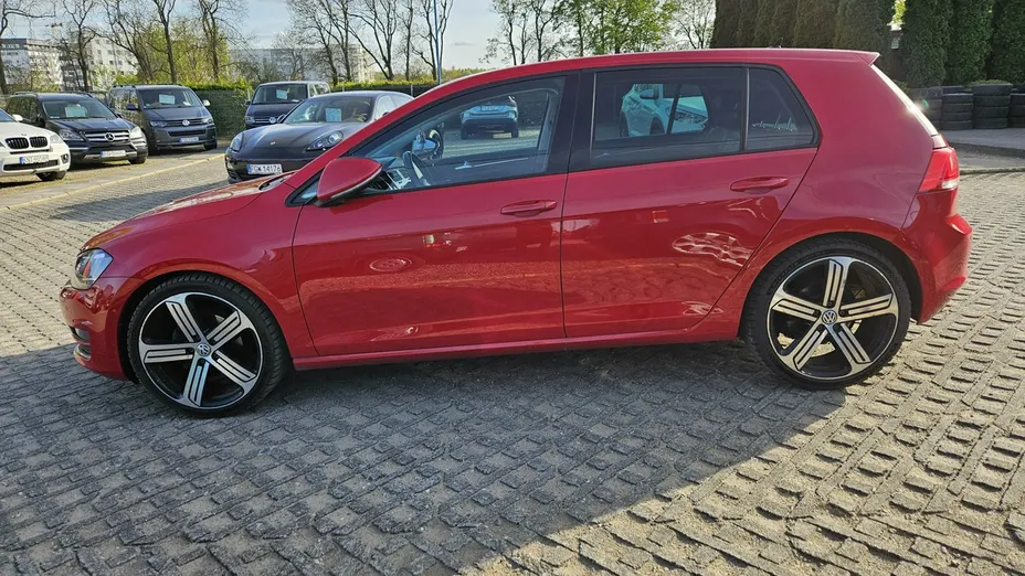 VOLKSWAGEN Golf -