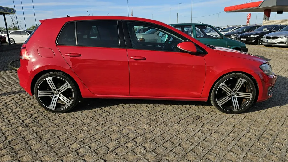 VOLKSWAGEN Golf -
