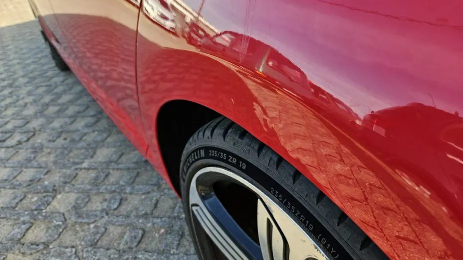 VOLKSWAGEN Golf -