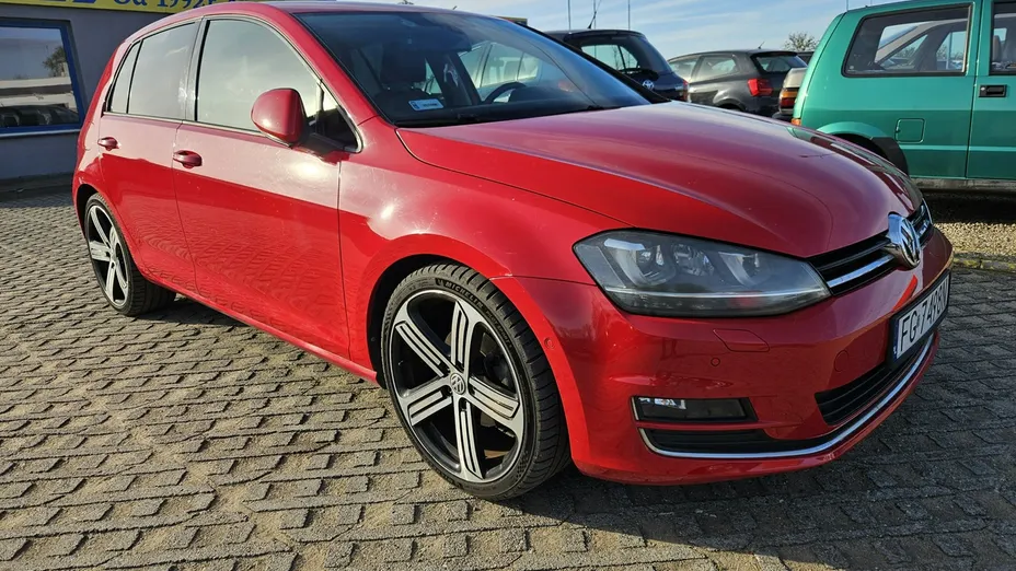 VOLKSWAGEN Golf -