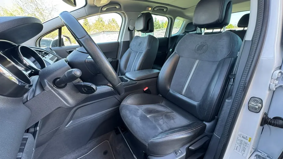 PEUGEOT 3008 -