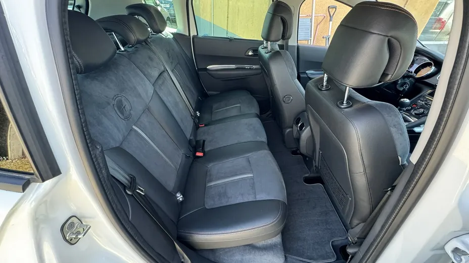 PEUGEOT 3008 -