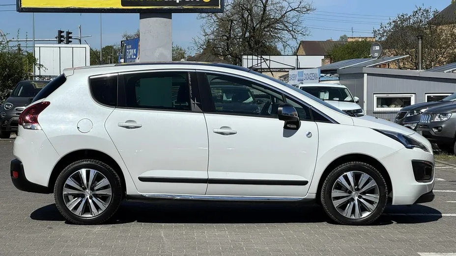 PEUGEOT 3008 -
