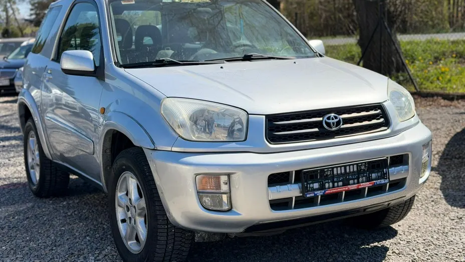 TOYOTA RAV4 -