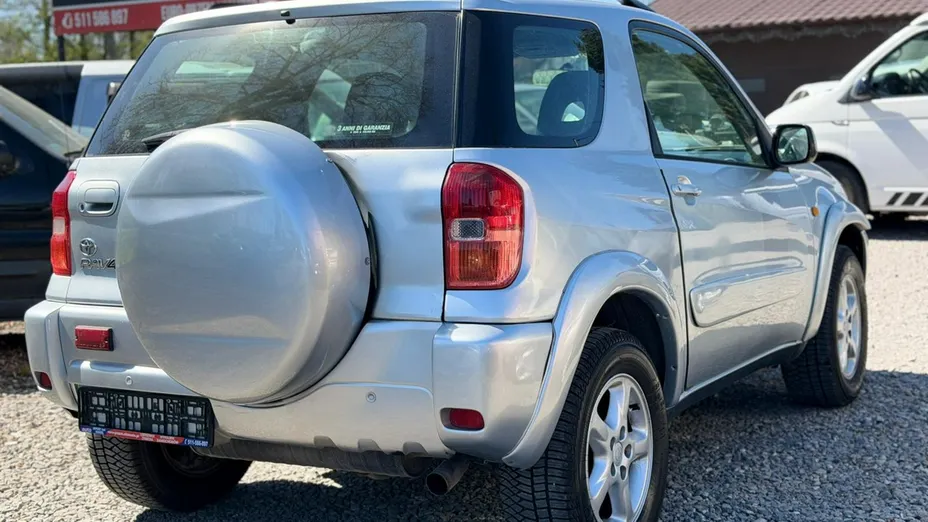 TOYOTA RAV4 -