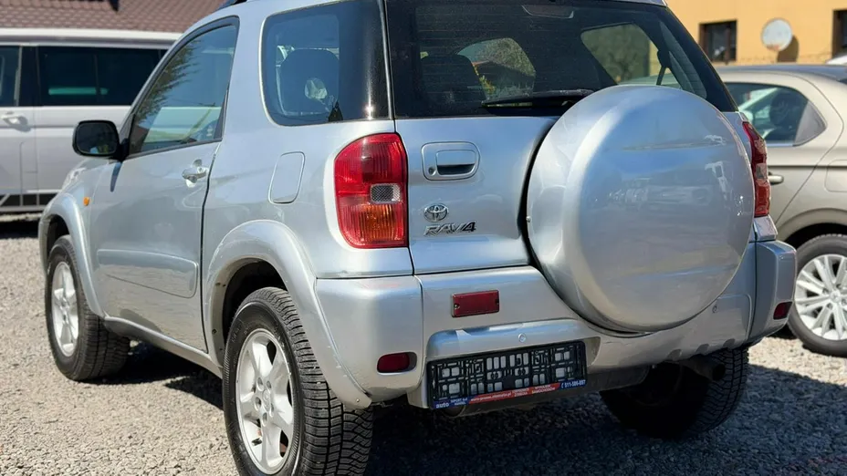 TOYOTA RAV4 -