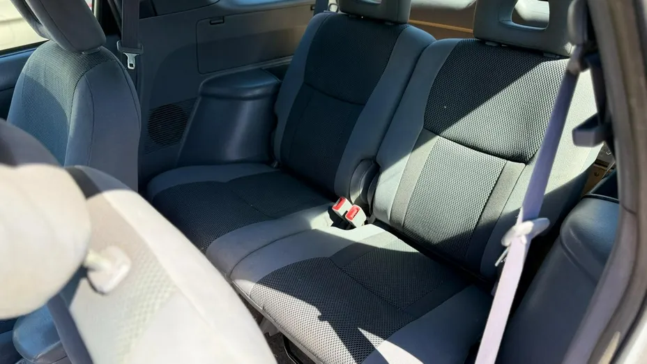 TOYOTA RAV4 -