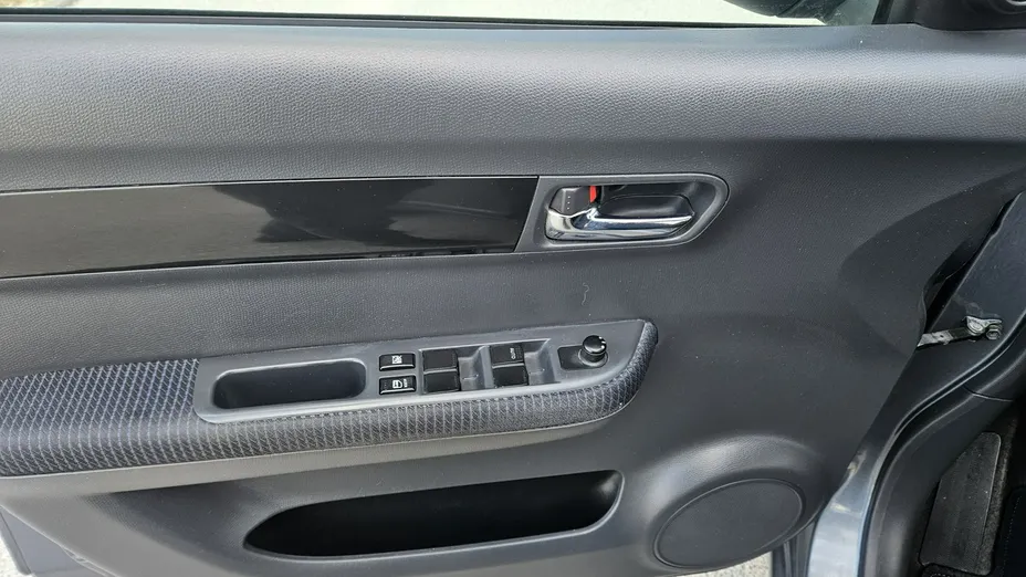 SUZUKI Swift -