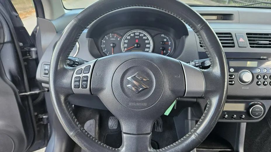 SUZUKI Swift -