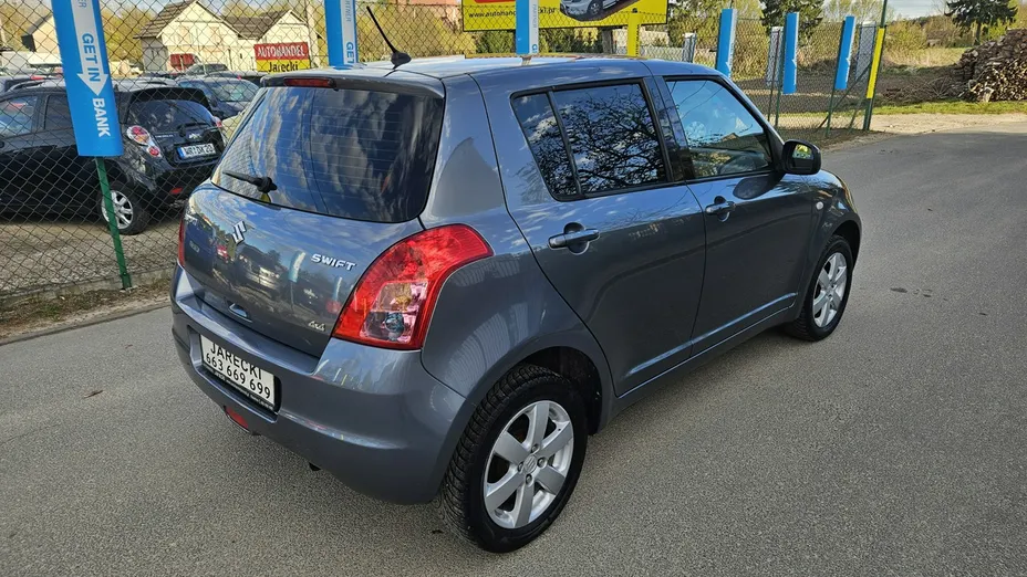 SUZUKI Swift -