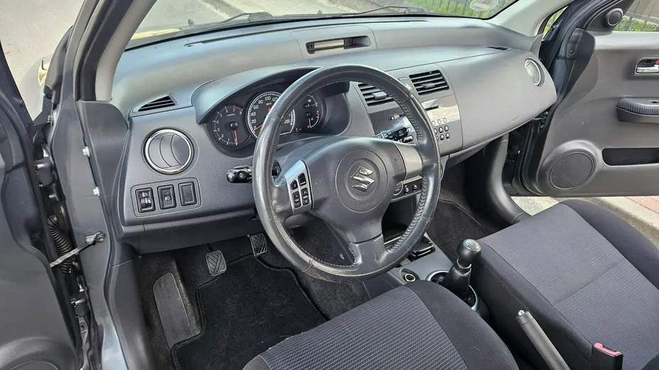 SUZUKI Swift -