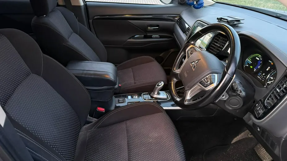 MITSUBISHI Outlander -