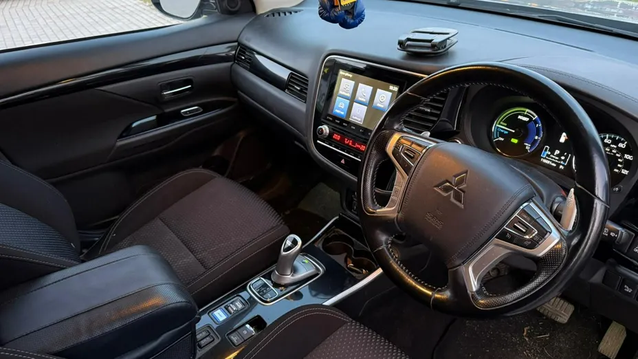 MITSUBISHI Outlander -