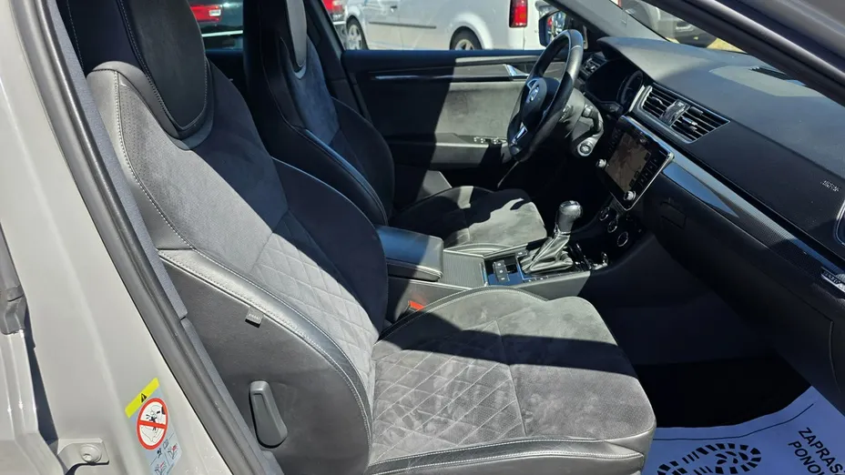 SKODA Superb -