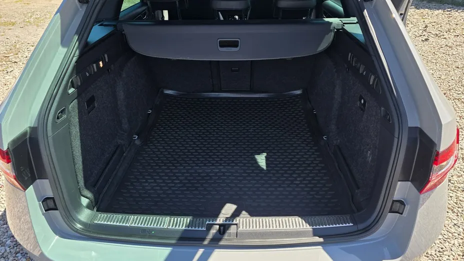 SKODA Superb -
