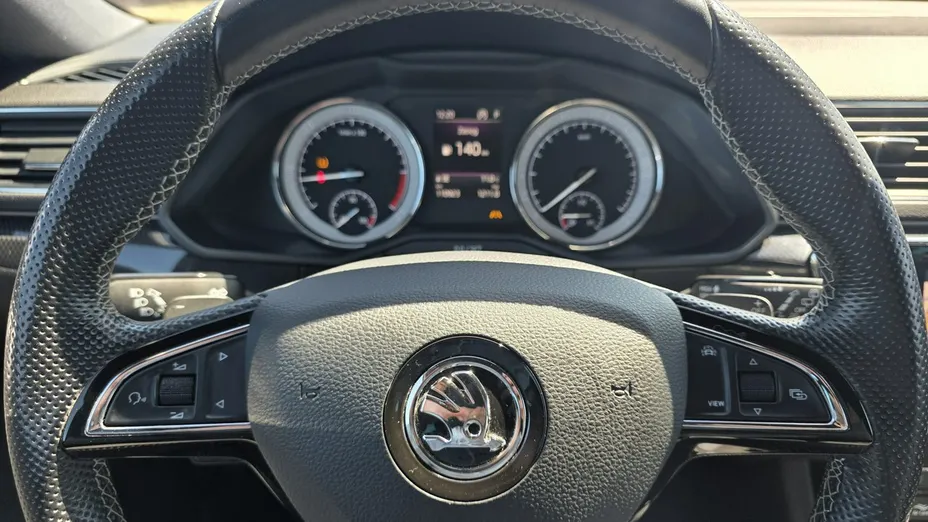 SKODA Superb -