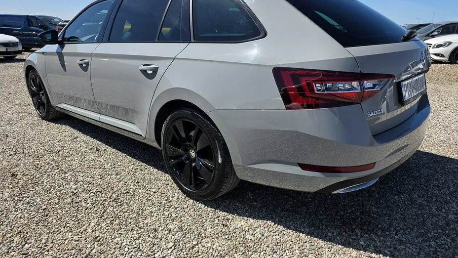 SKODA Superb -