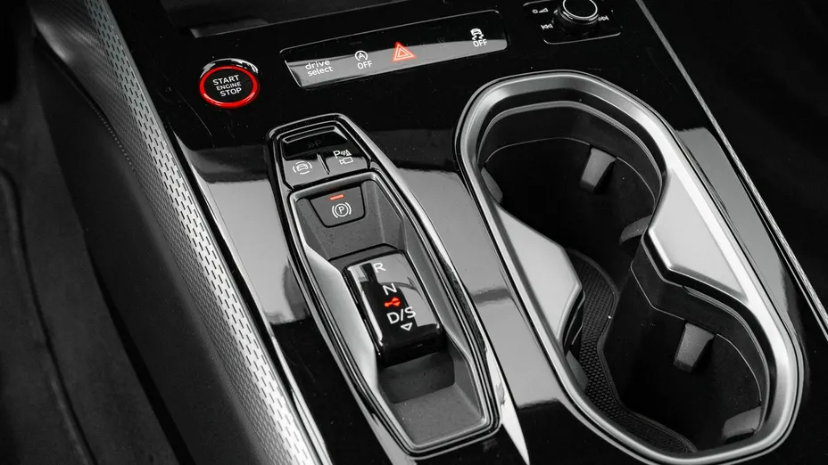 AUDI A6 -