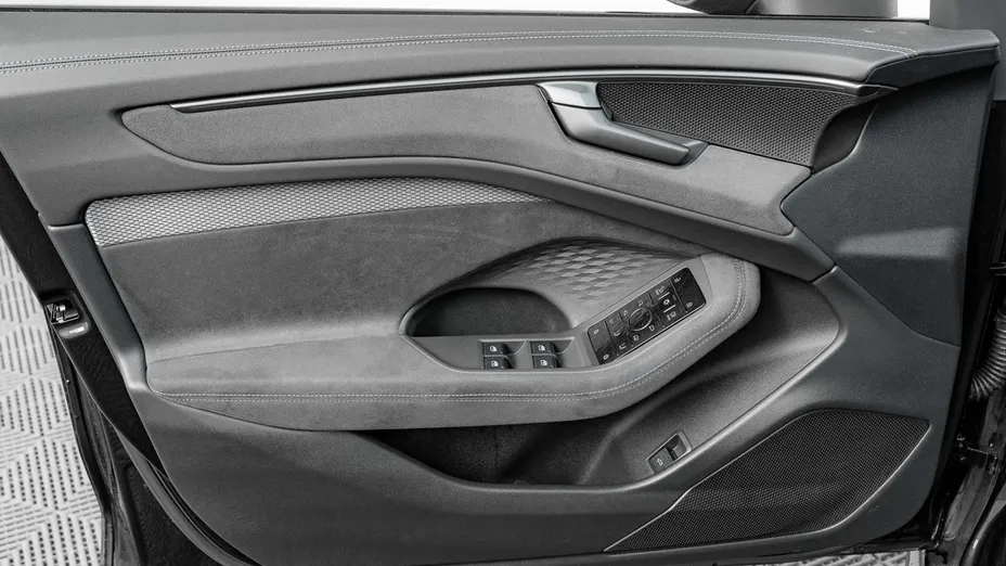 AUDI A6 -