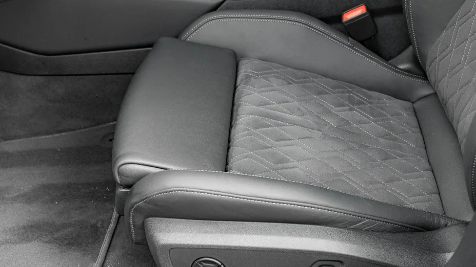 AUDI A6 -