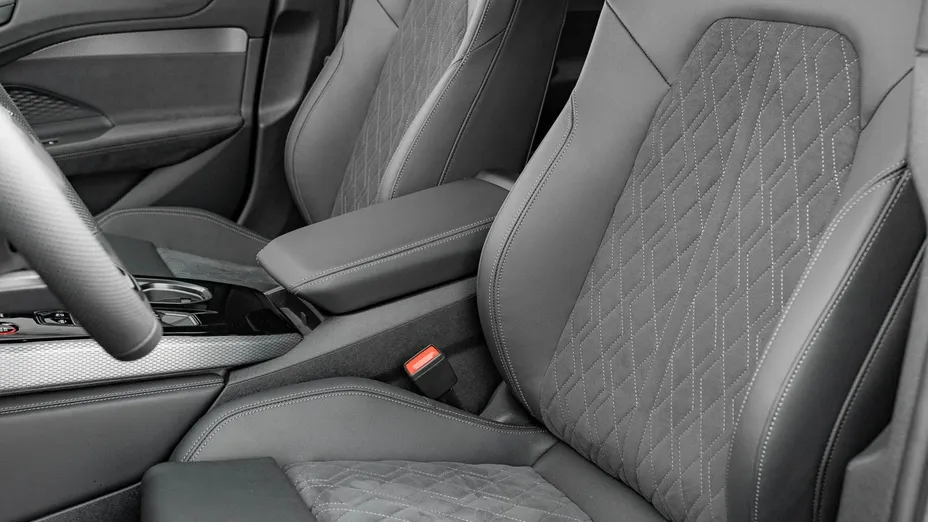 AUDI A6 -