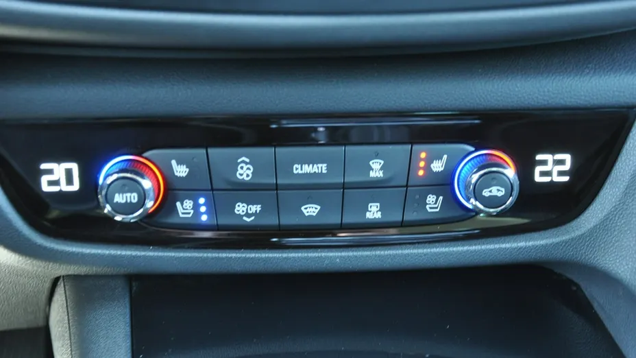 OPEL Insignia -
