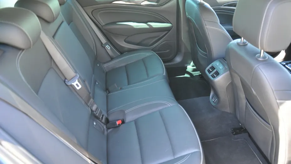 OPEL Insignia -