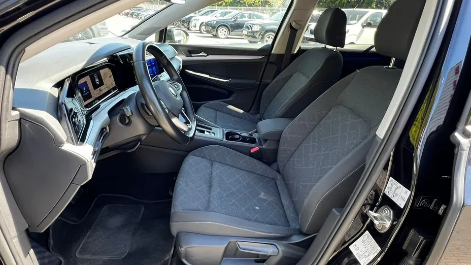 VOLKSWAGEN Golf -