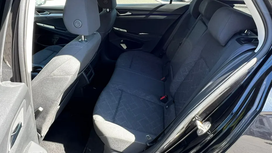 VOLKSWAGEN Golf -
