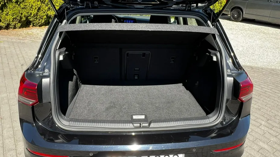 VOLKSWAGEN Golf -