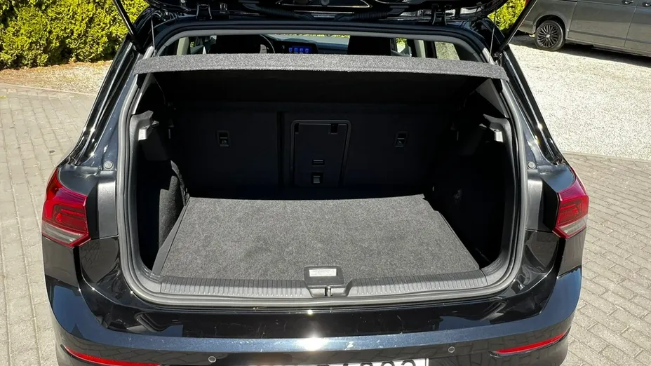 VOLKSWAGEN Golf -
